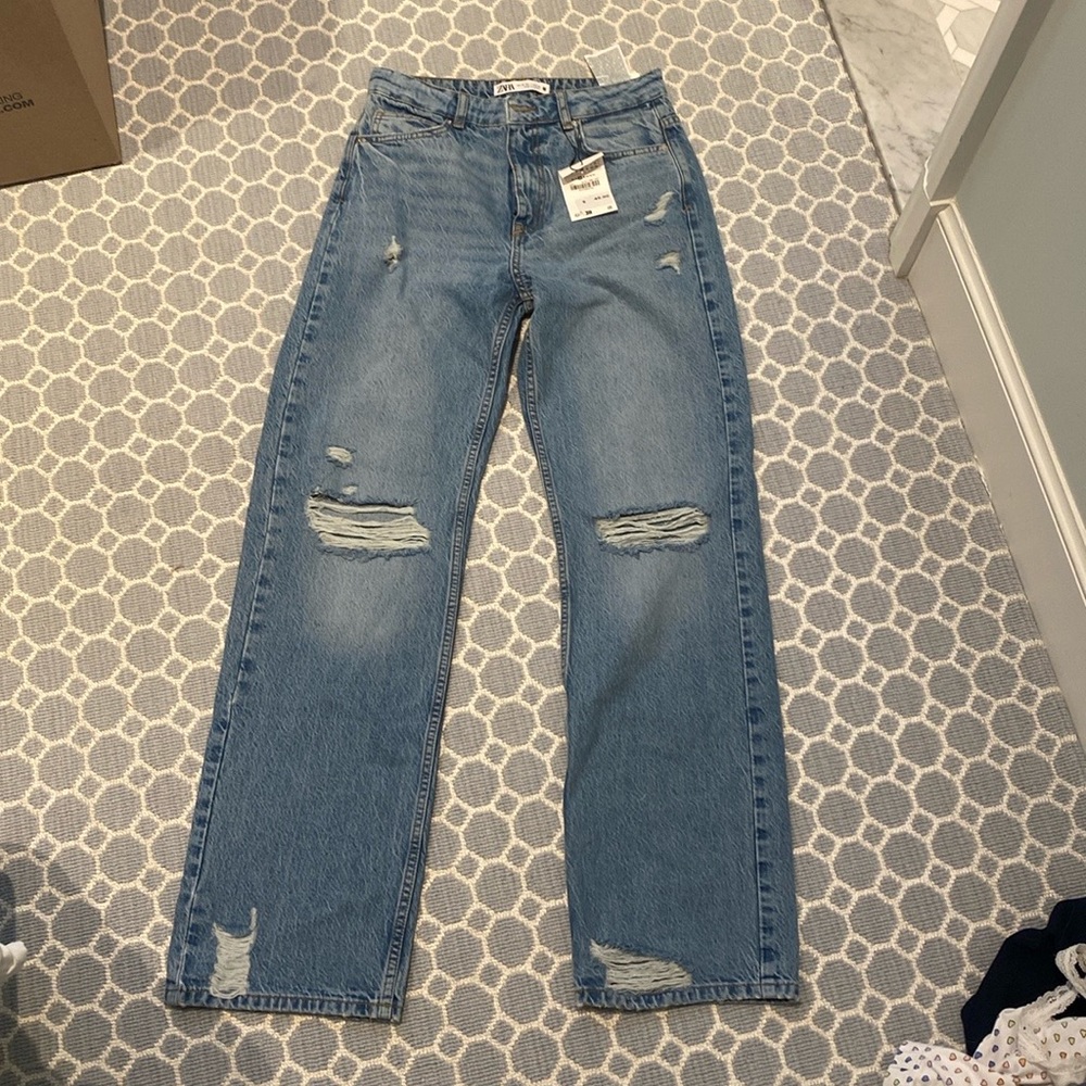 ZARA brand new high rise ripped jeans (size 4)